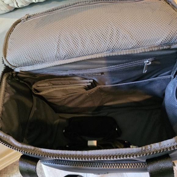 Freshly Picked Ebony Seoul Neoprene Overnighter - Picture 4 of 6